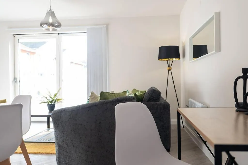 Apartment Century Central, Cardiff Bay, Modern Chic 2Br, Free Parking