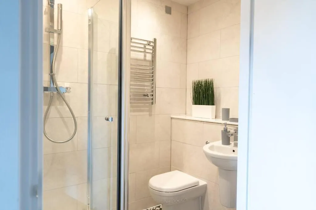 Apartment Century Central, Cardiff Bay, Modern Chic 2Br, Free Parking