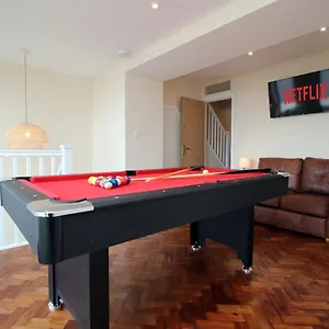  Holiday home Luxury 4 Bedroom 4 Ensuite In Penarth