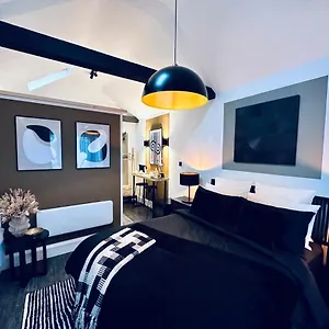  Apartment Luxury Self-contained Suite.