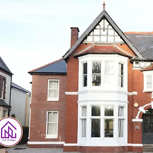  Apartment North Road - Perfectly Placed, Close To Town & Castle With Private Parking